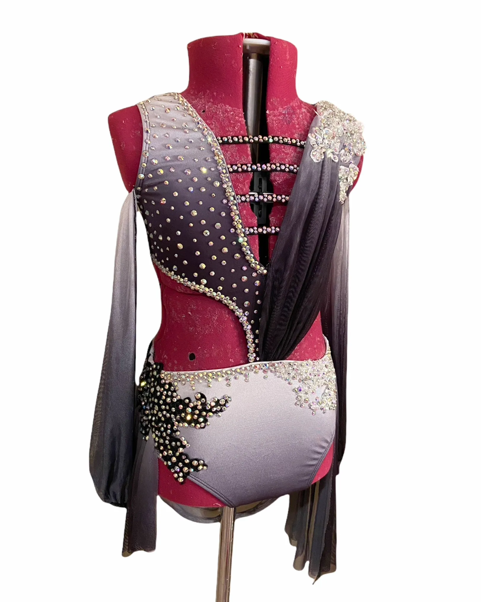 PAST COSTUME