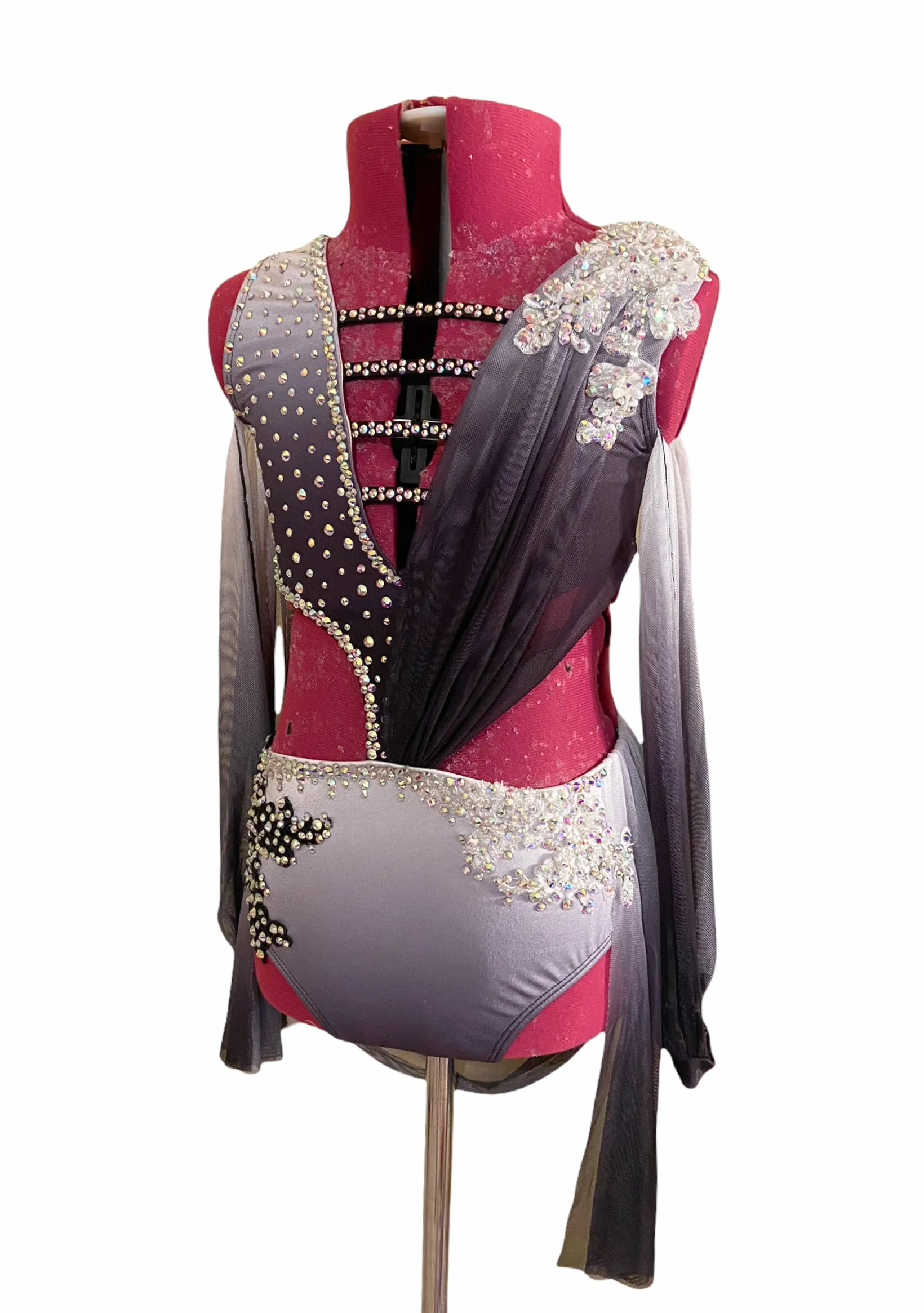 PAST COSTUME